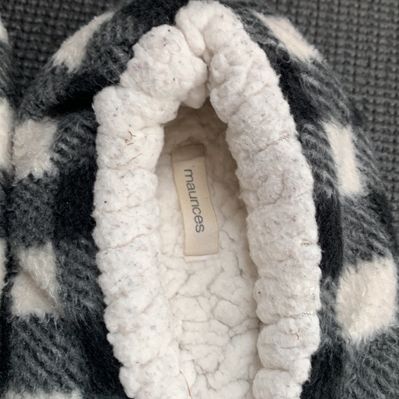 Slippers - Picture 2 of 4